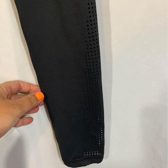 Zyia ACTIVE leggings. Black. High waist. Thick waistband. Size 2. Cute cut out - Picture 3 of 7